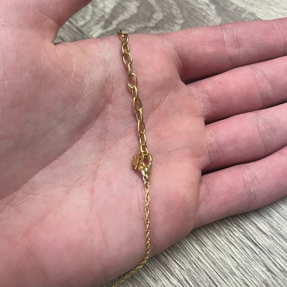 Like New! Vintage Nina Ricci Gold Pendant Necklace - Picture 4 of 7